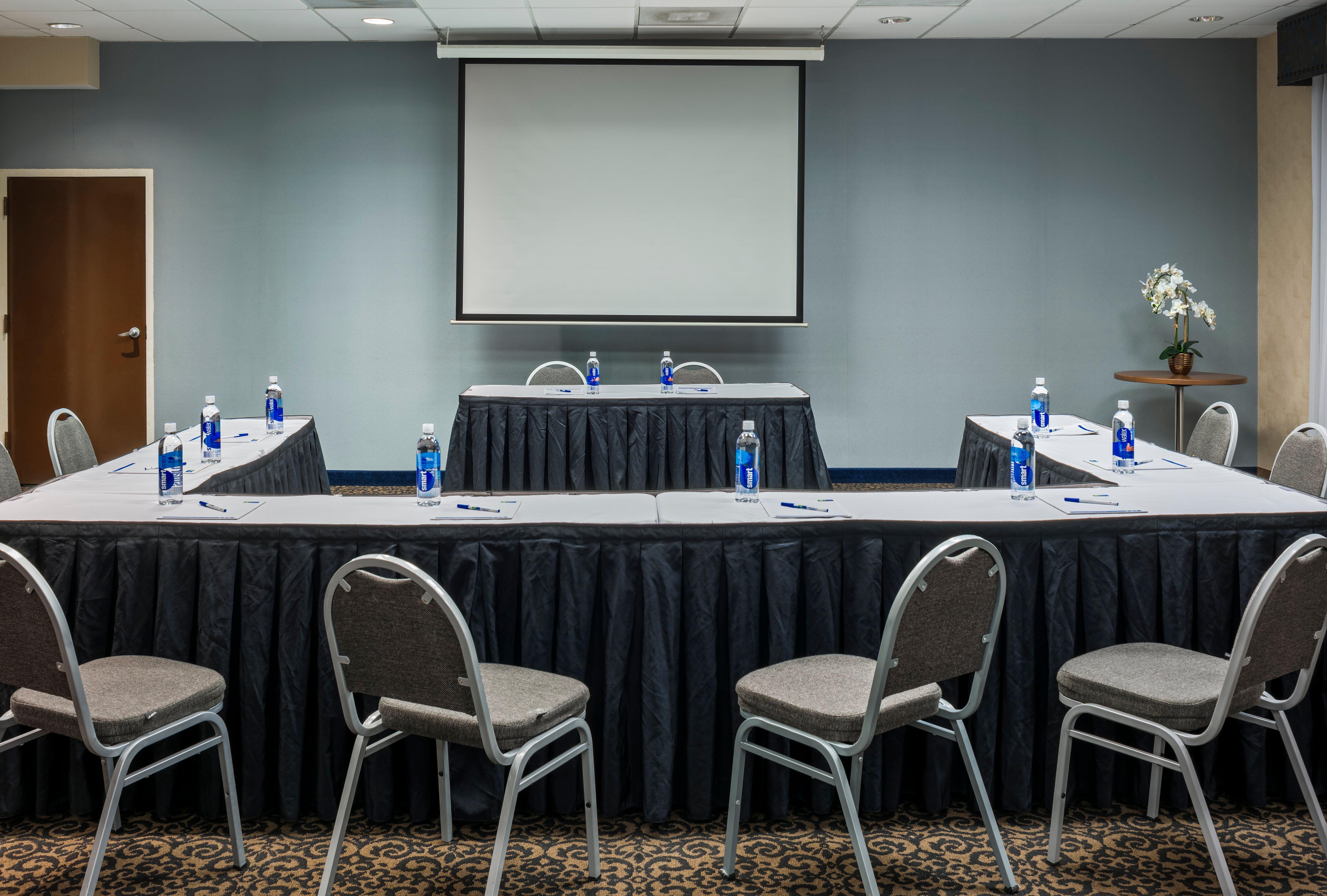 Holiday Inn Express & Suites Laurel Lakes By Ihg Exterior photo