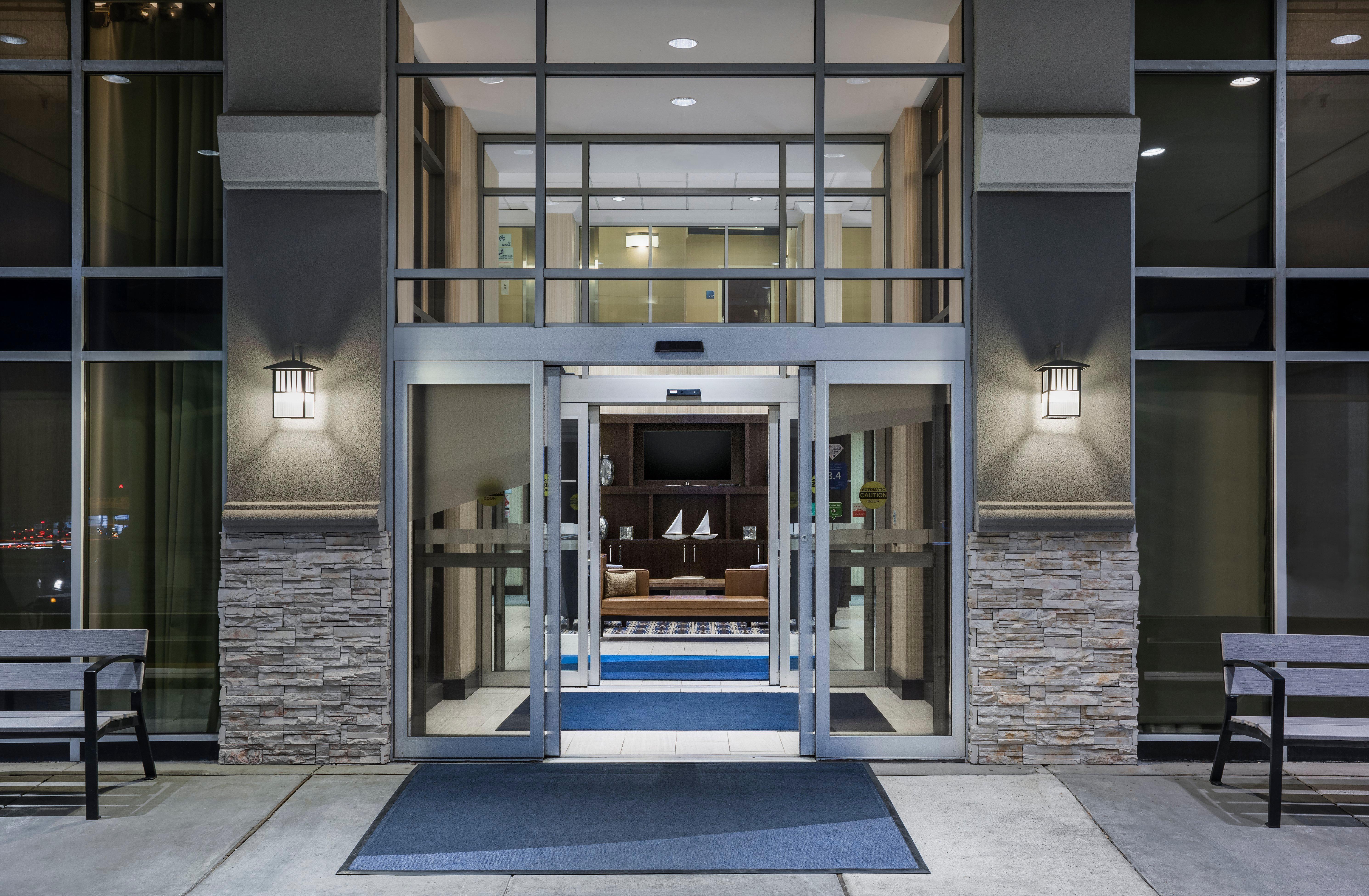 Holiday Inn Express & Suites Laurel Lakes By Ihg Exterior photo
