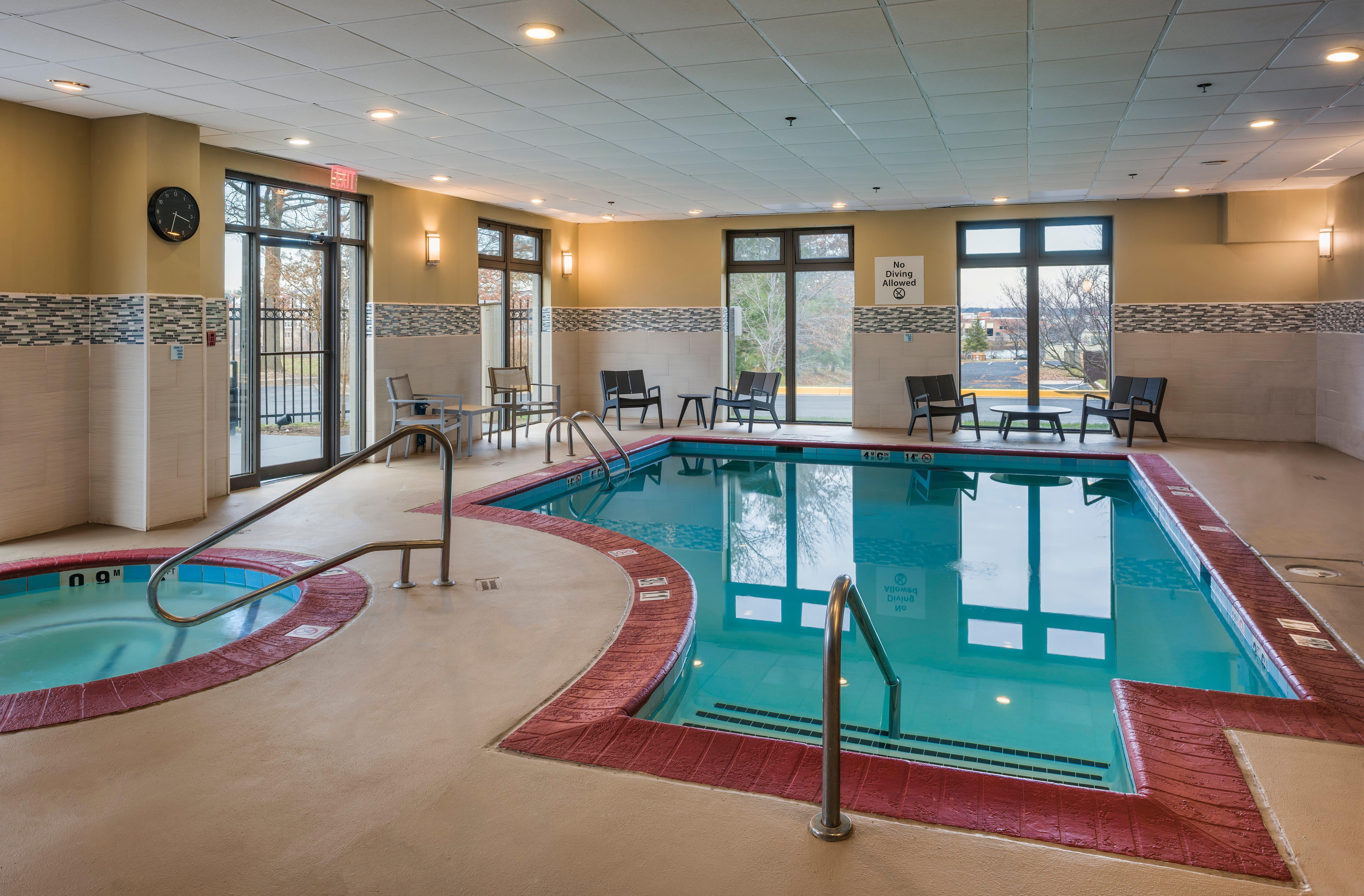 Holiday Inn Express & Suites Laurel Lakes By Ihg Exterior photo